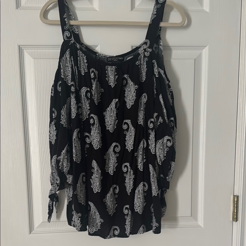 Chic Black and White Paisley Cold Shoulder Top